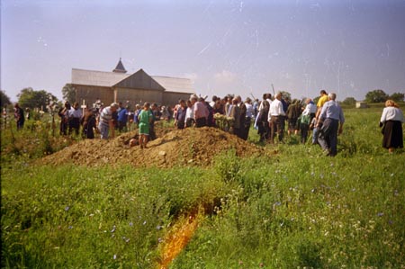 a koporsó elhantolása