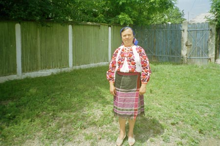 asszony viseletben