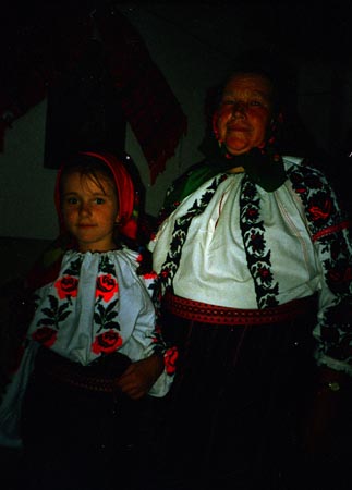 hagyományos viseletben