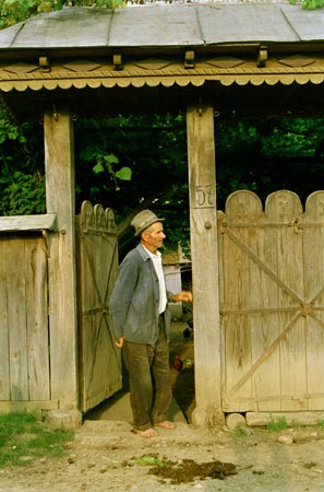 gazda a kapuban