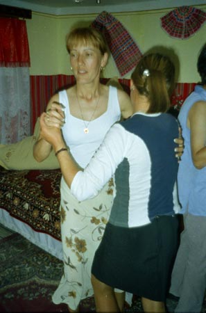 menyasszony táncol