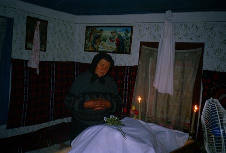 koporsó a halottal